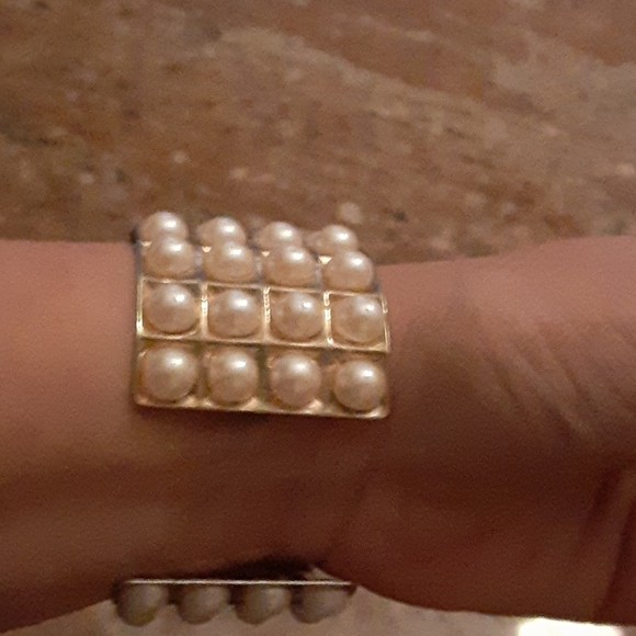 FAUX PEARL ADJUSTABLE BANGLE BRACELET - Picture 2 of 6